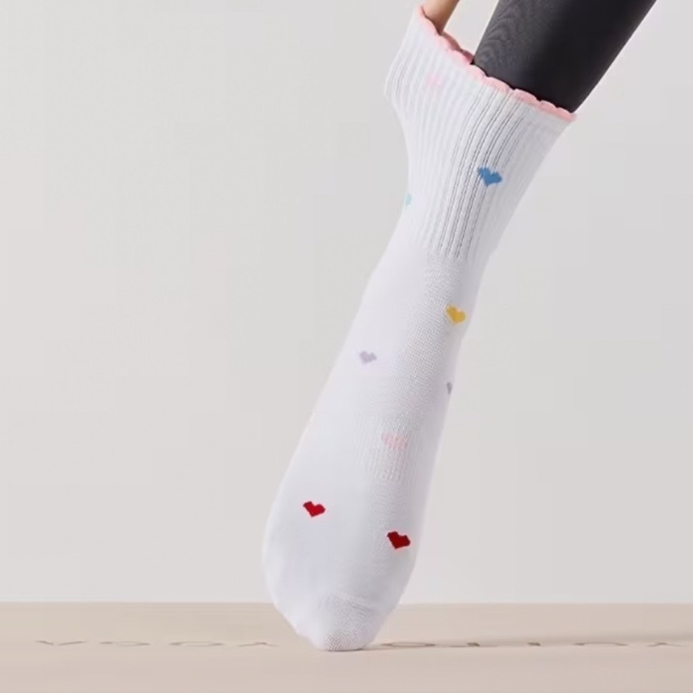Grip Socks Women OS White NWT Heart Print Lettuce Trim Yoga Pilates